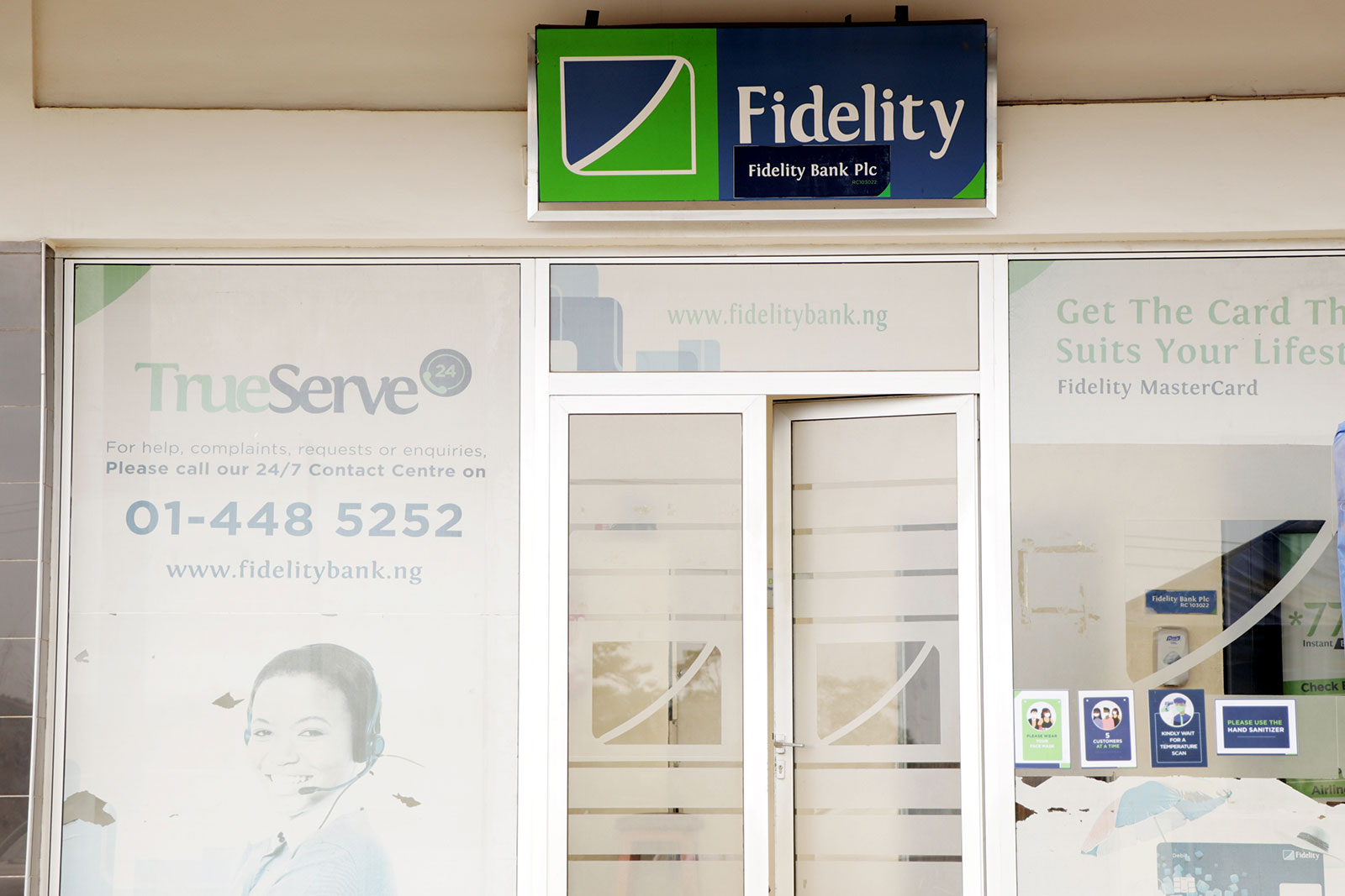 FIDELITY INVESTMENTS shop front